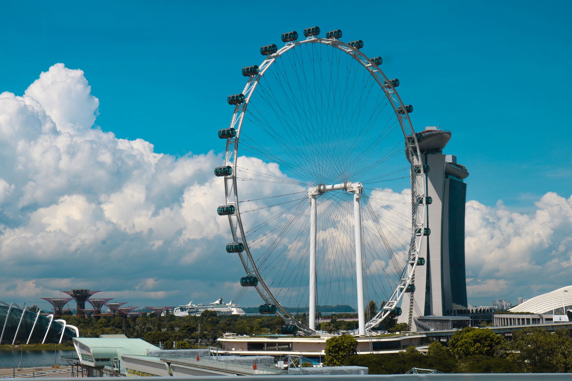 Captain Explorer DUKW Tour With Singapore Flyer Ride